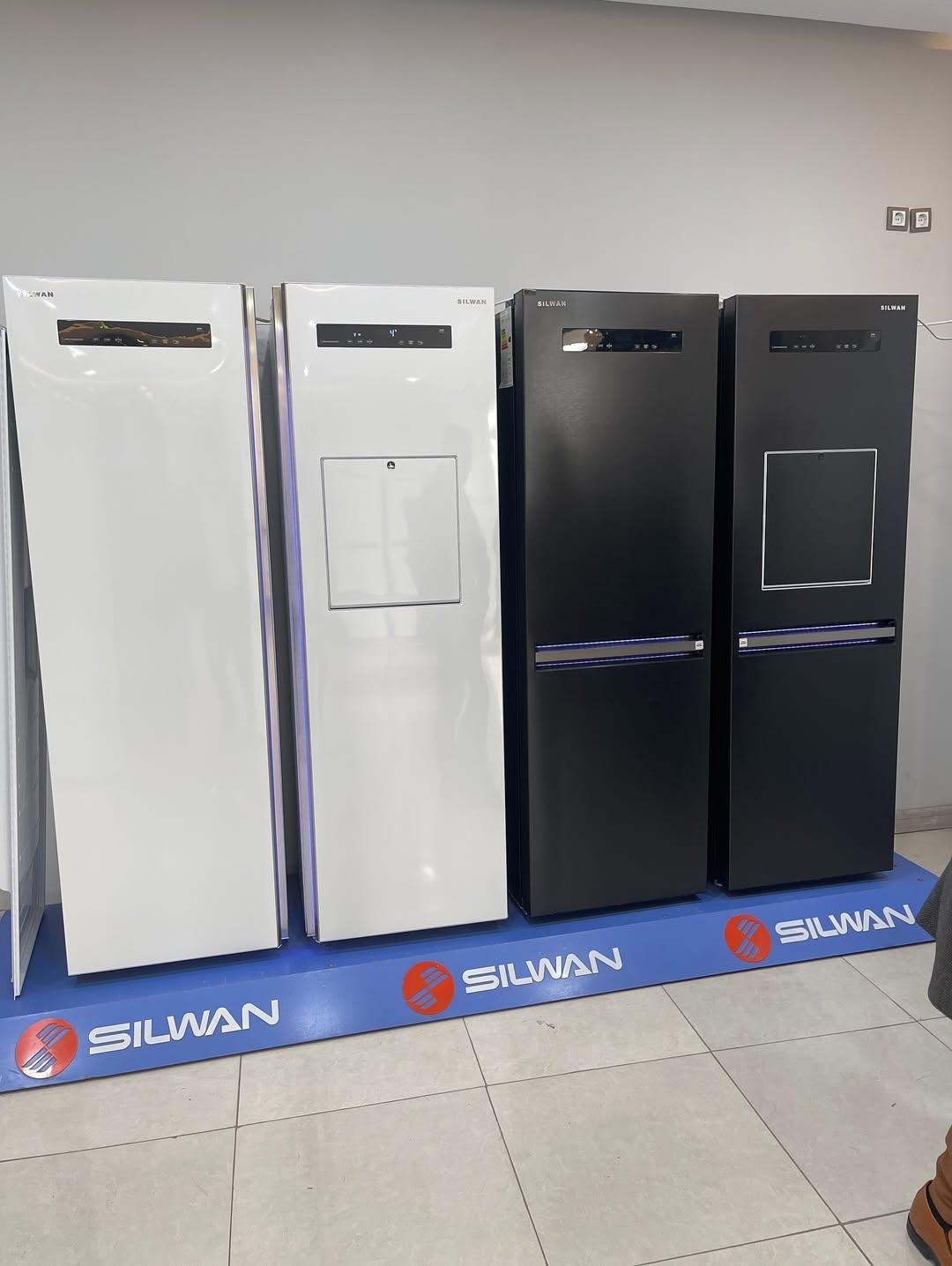 یخچال و فریزر سیلوان AVS